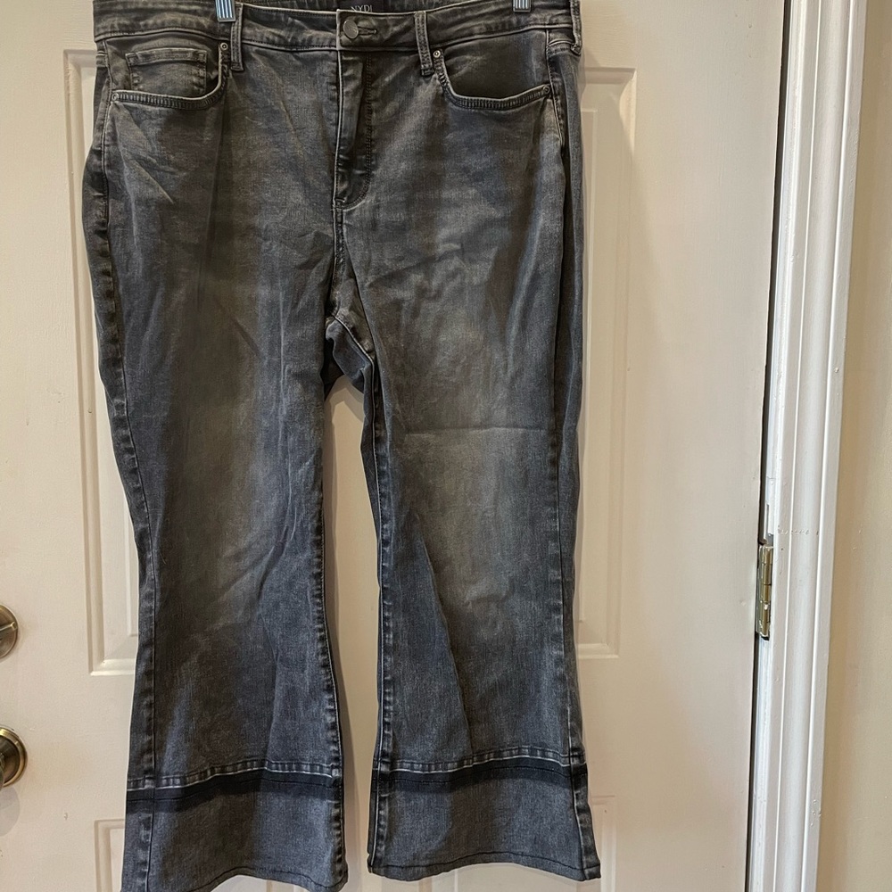 NYDJ Lift and Tuck High Waisted Wide Leg Crop Jeans Size 16W. Black wash.